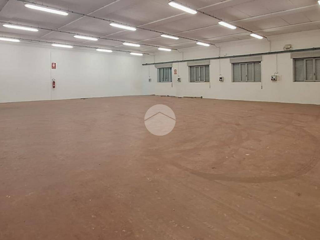 locale commerciale in affitto a Treviglio