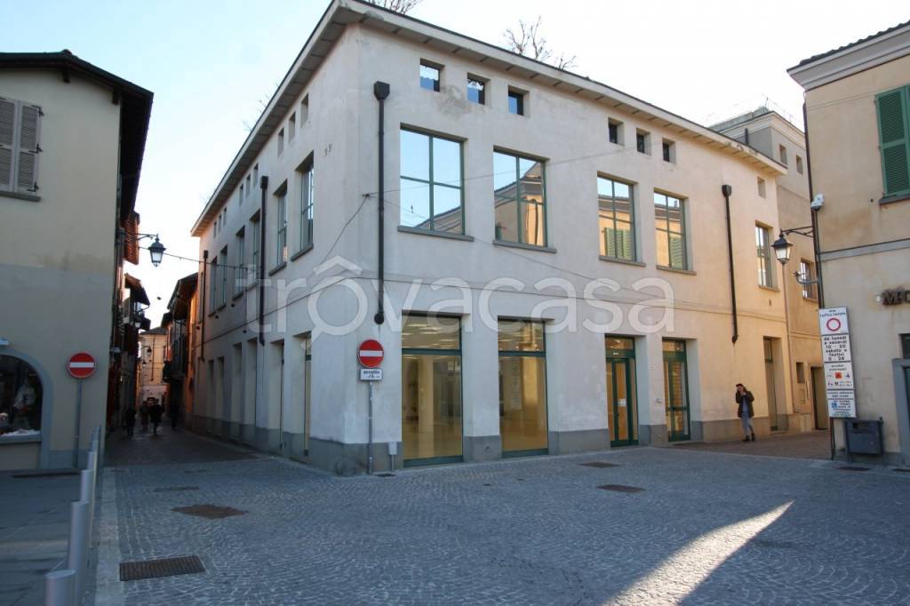 negozio in affitto a Treviglio