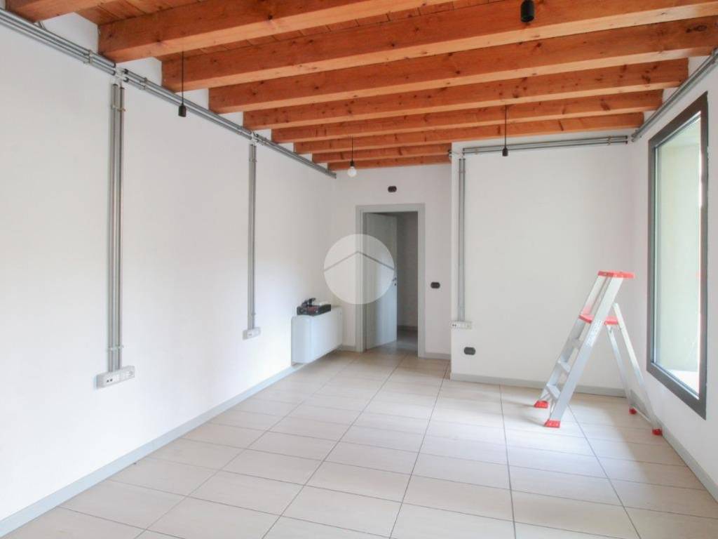 negozio in affitto a Treviglio