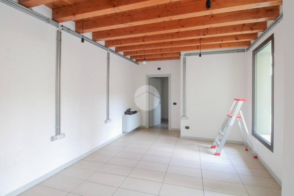 negozio in affitto a Treviglio
