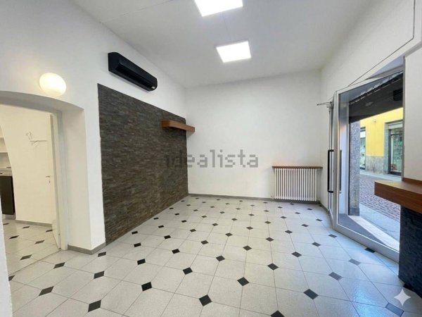 locale commerciale in affitto a Treviglio