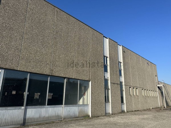 locale commerciale in affitto a Treviglio