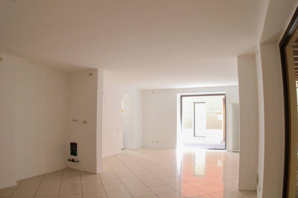 negozio in affitto a Treviglio