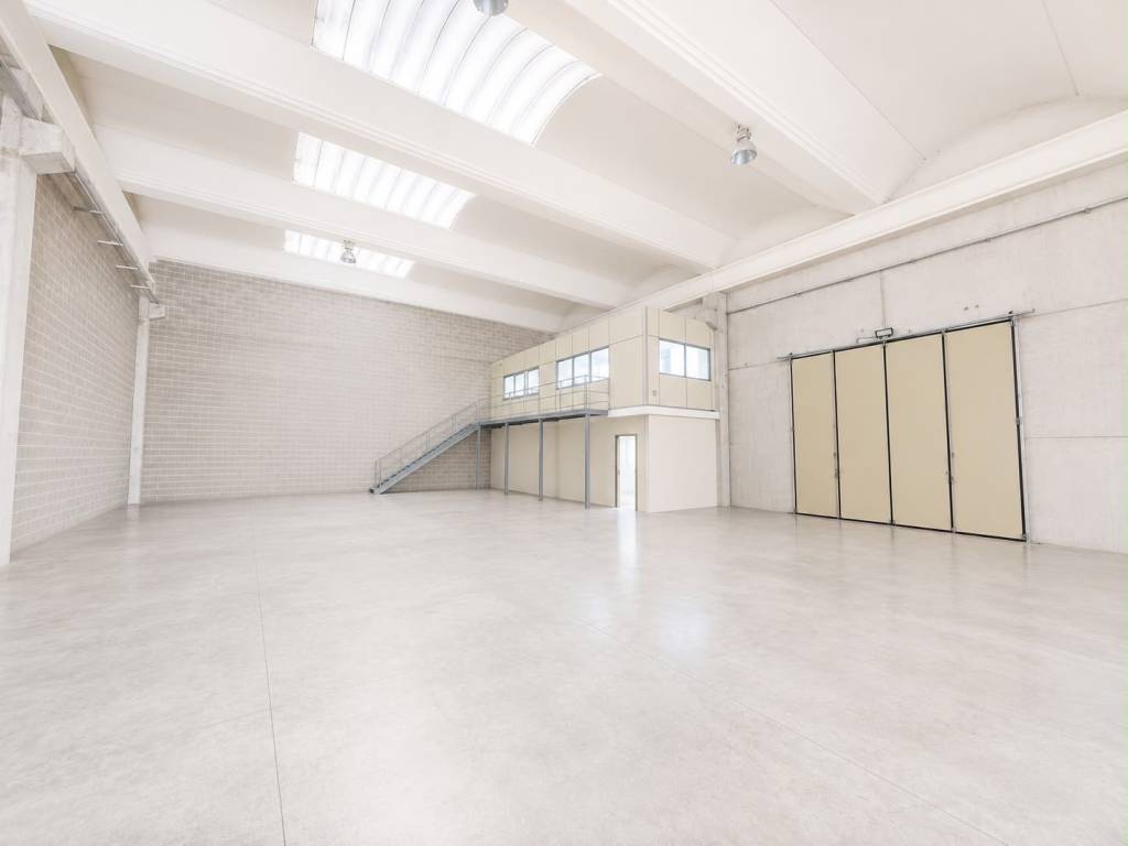 locale commerciale in affitto a Treviglio