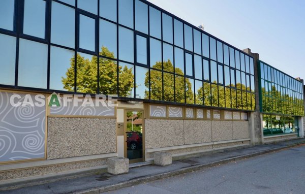 locale commerciale in affitto a Treviolo