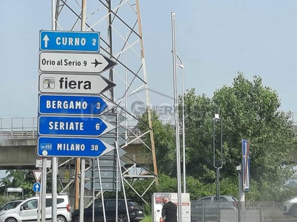 locale commerciale in affitto a Treviolo