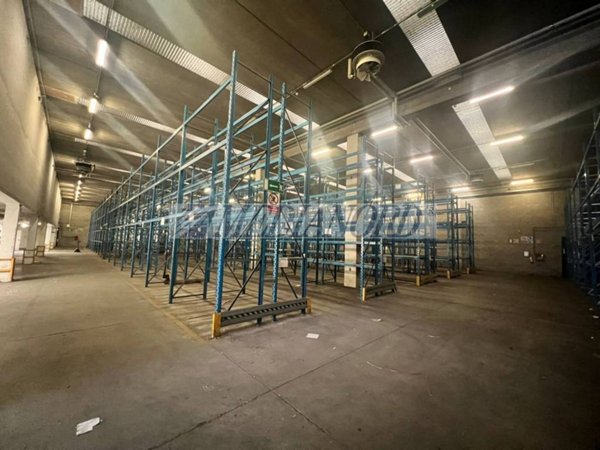 locale commerciale in affitto a Treviolo