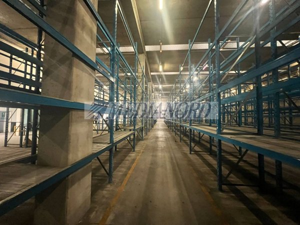 capannone in affitto a Treviolo