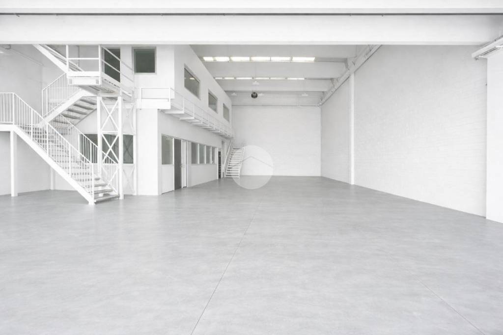 locale commerciale in affitto a Treviolo