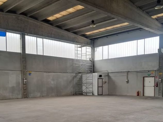 locale commerciale in affitto ad Urgnano