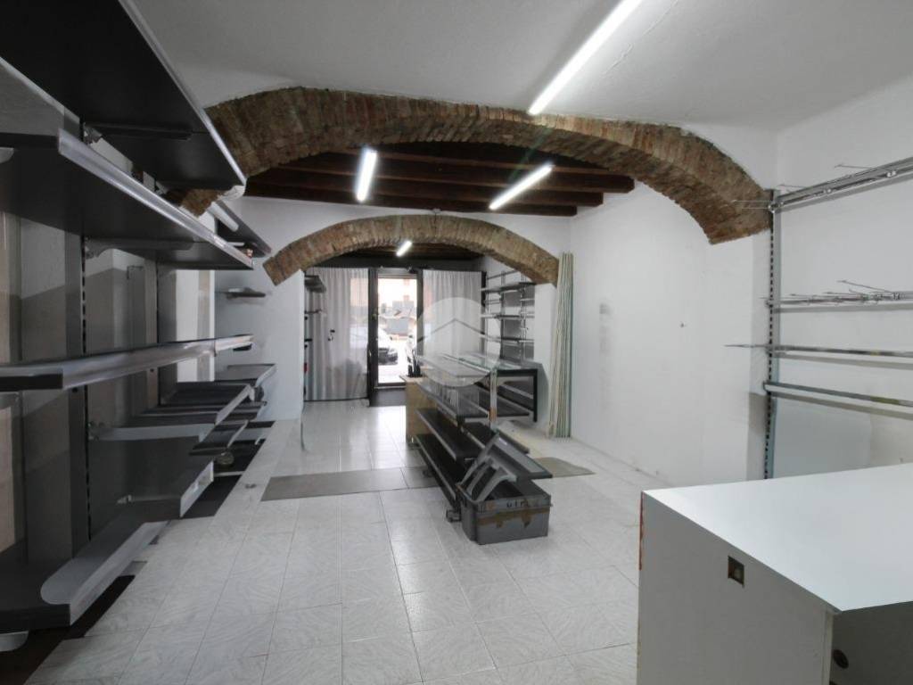 negozio in affitto ad Urgnano