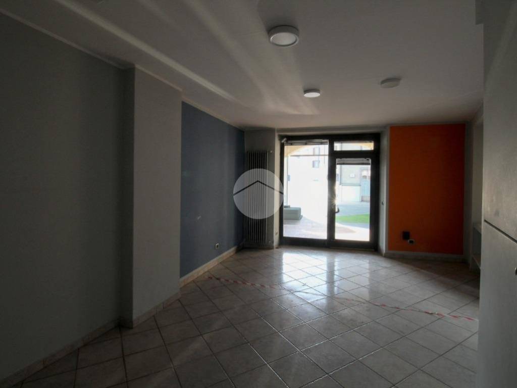 negozio in affitto ad Urgnano