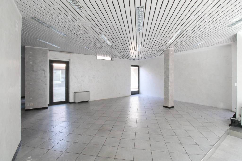negozio in affitto ad Urgnano