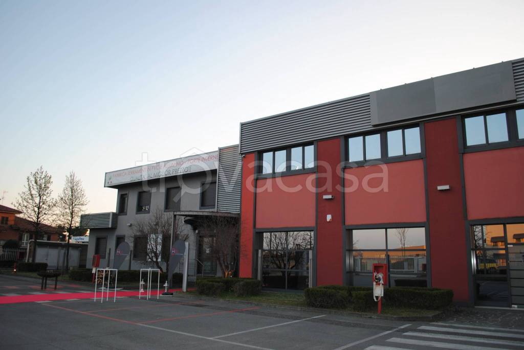 ufficio in affitto ad Urgnano