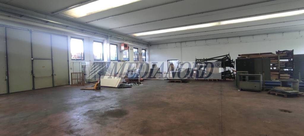 locale commerciale in affitto ad Urgnano