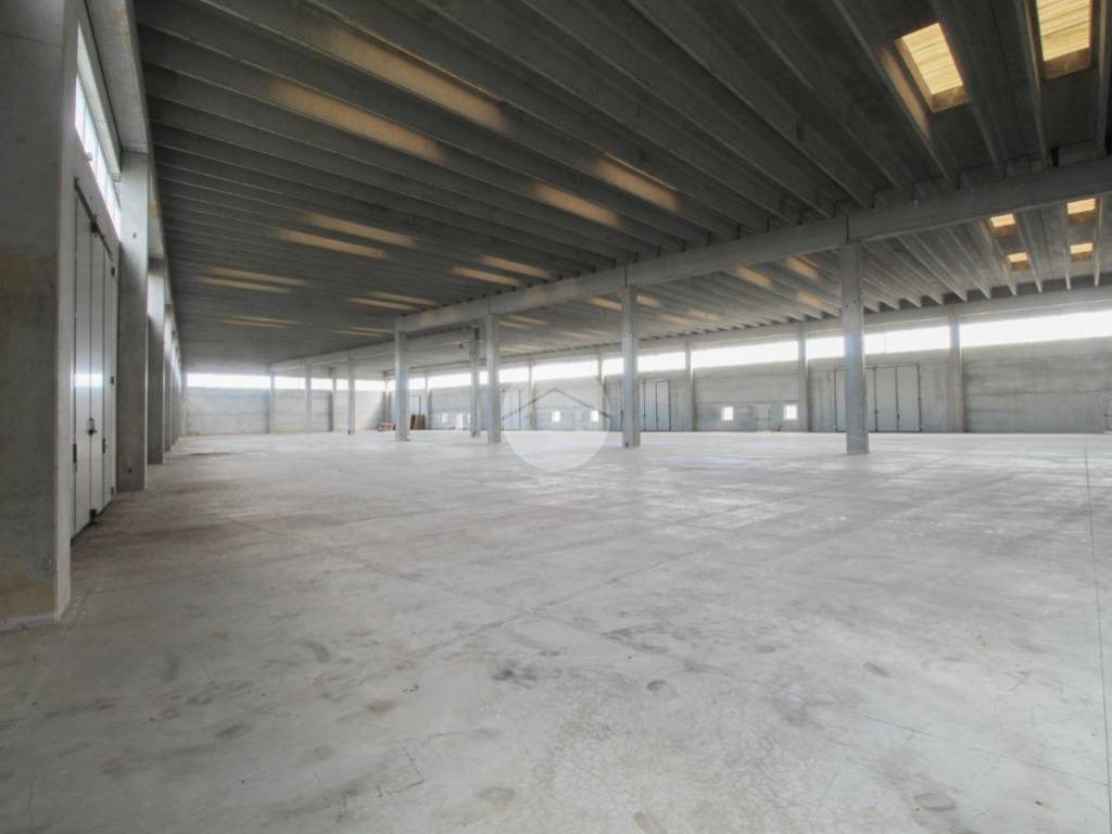 locale commerciale in affitto ad Urgnano