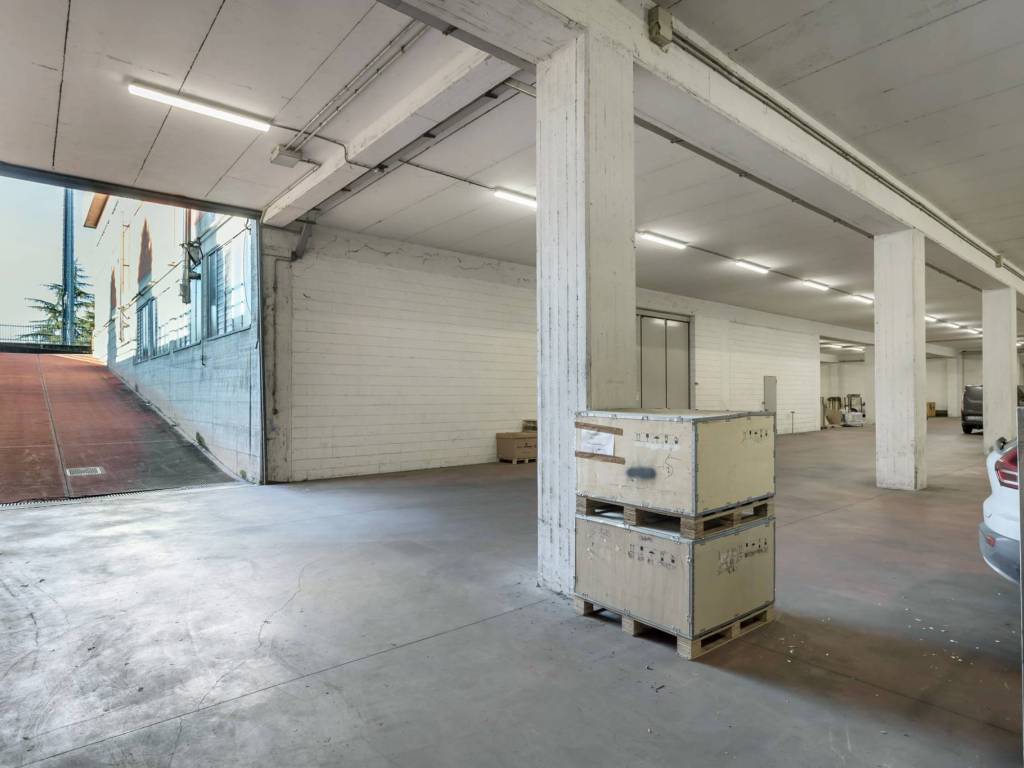 locale commerciale in affitto ad Urgnano