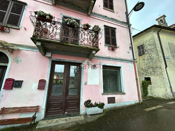 negozio in affitto ad Azeglio