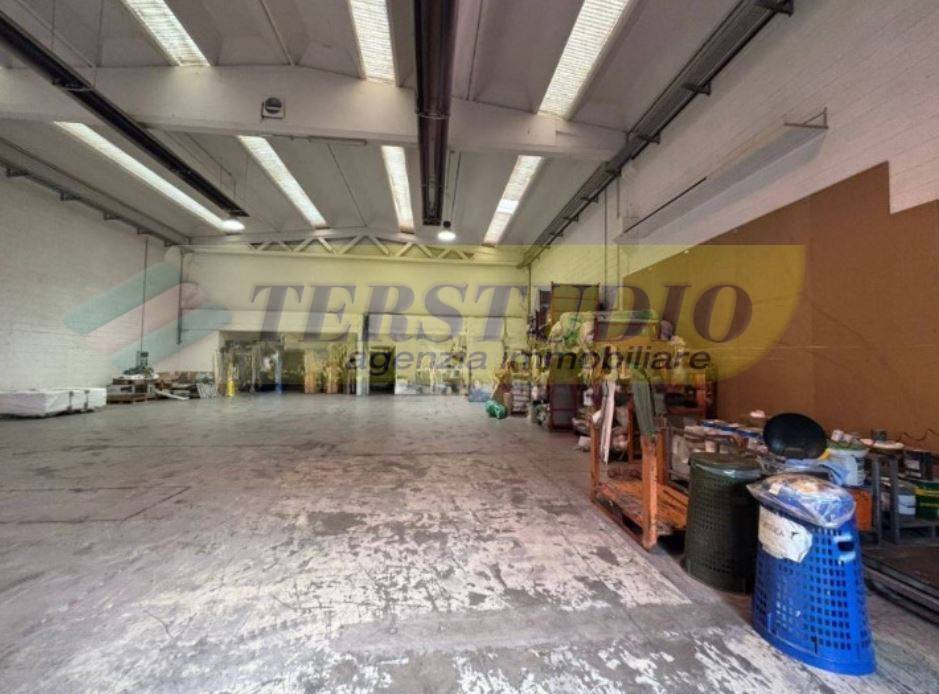 locale commerciale in affitto a Valbrembo in zona Scano al Brembo