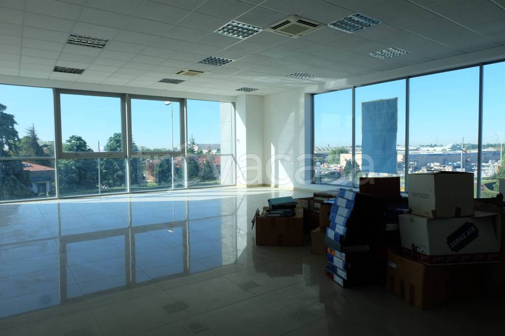 ufficio in affitto a Valbrembo in zona Scano al Brembo