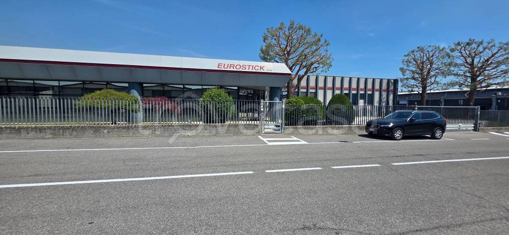locale commerciale in affitto a Verdellino