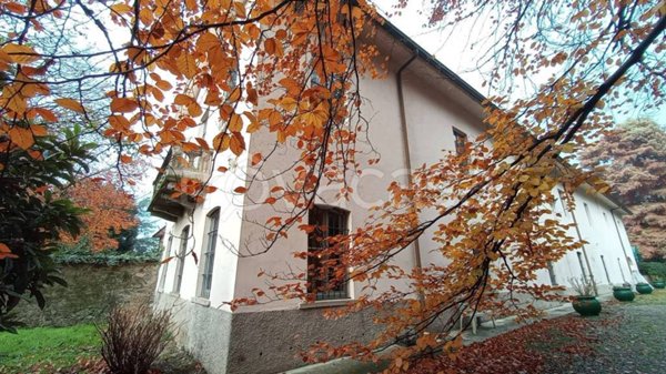 locale commerciale in affitto a Villa d'Adda