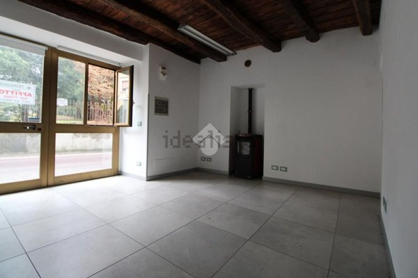negozio in affitto a Villa d'Almè