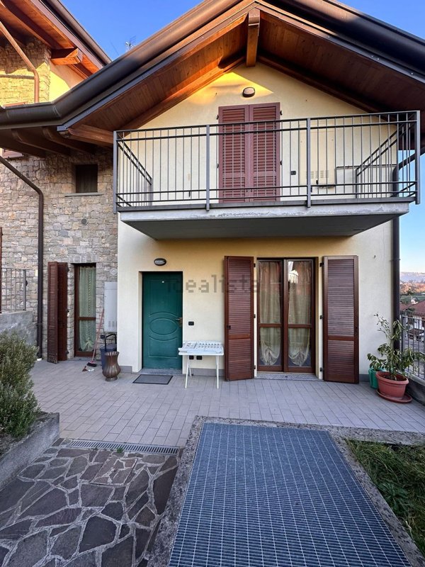 casa indipendente in affitto a Villa d'Almè in zona Bruntino