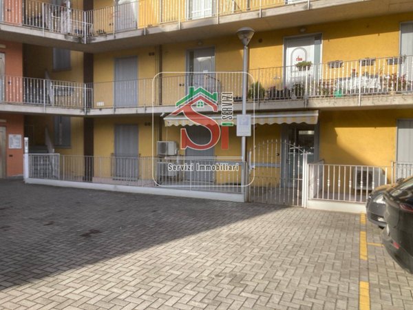 locale commerciale in affitto a Villa d'Almè in zona Bruntino