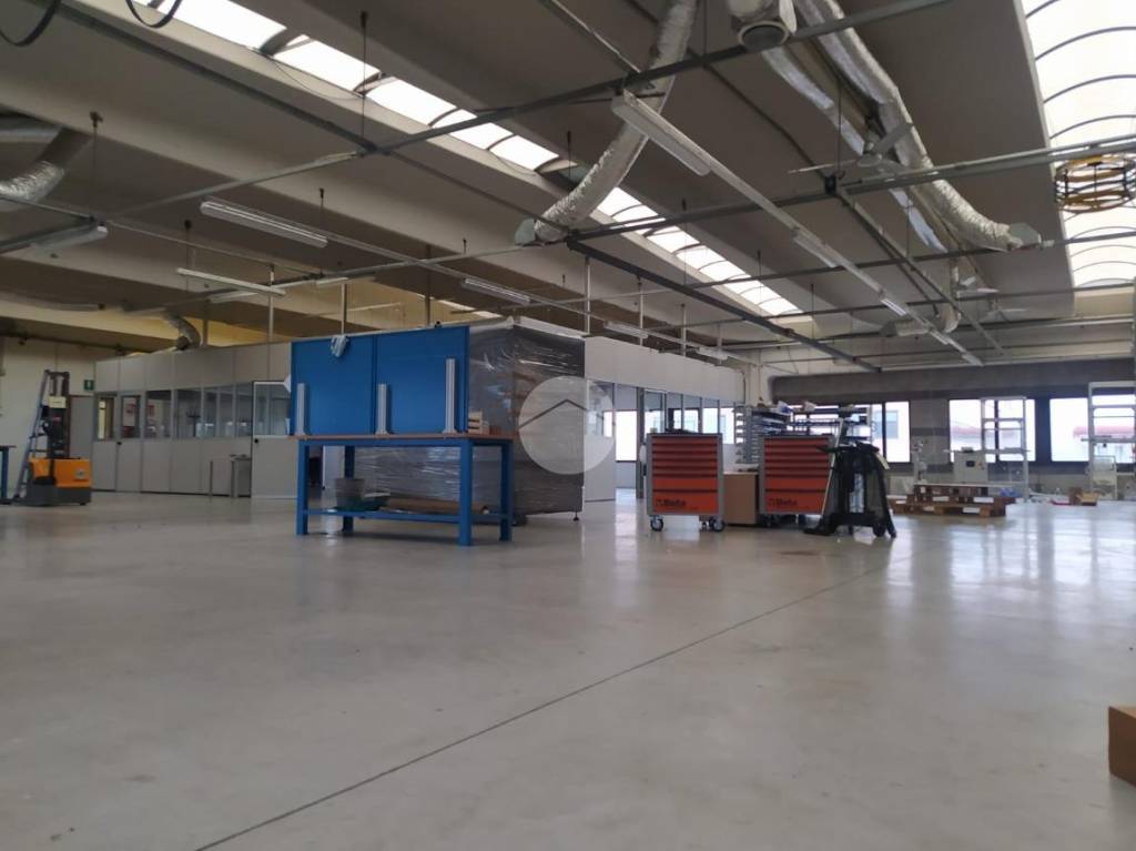 locale commerciale in affitto a Zanica