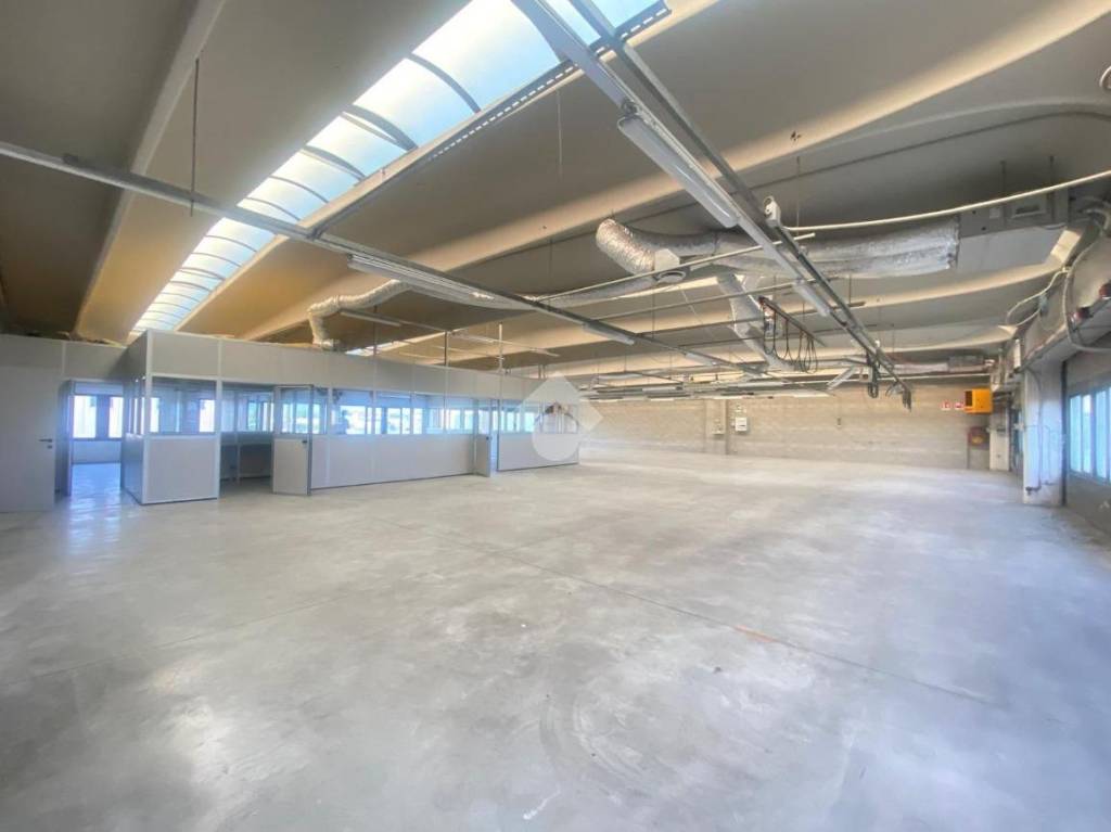 locale commerciale in affitto a Zanica