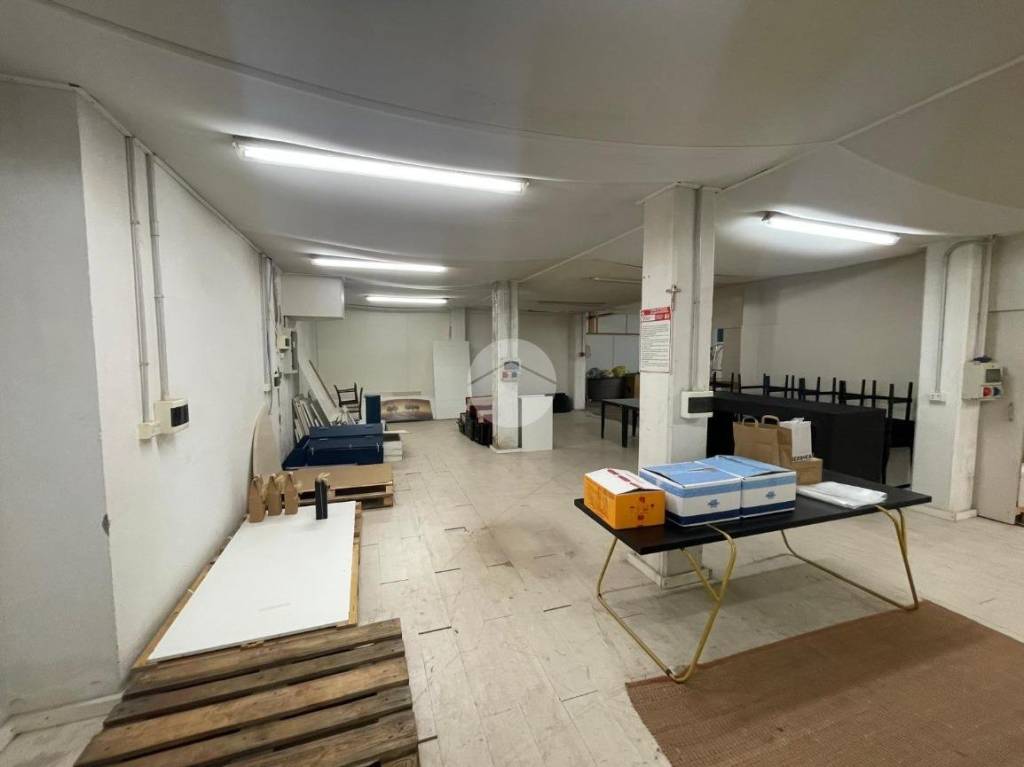 locale commerciale in affitto a Zanica in zona Padergnone