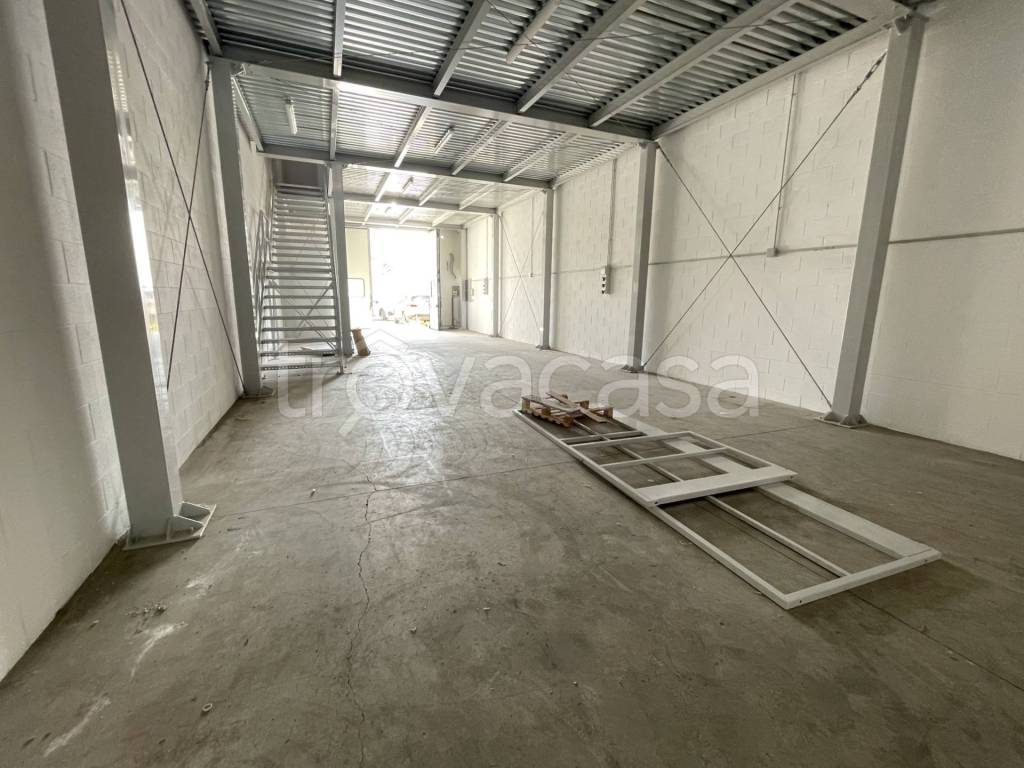 locale commerciale in affitto a Zanica in zona Padergnone