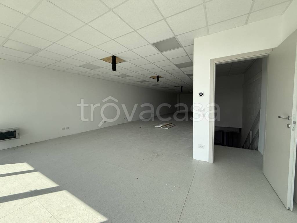 locale commerciale in affitto a Zanica in zona Padergnone