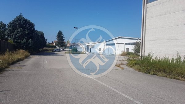 capannone in affitto a Medolago