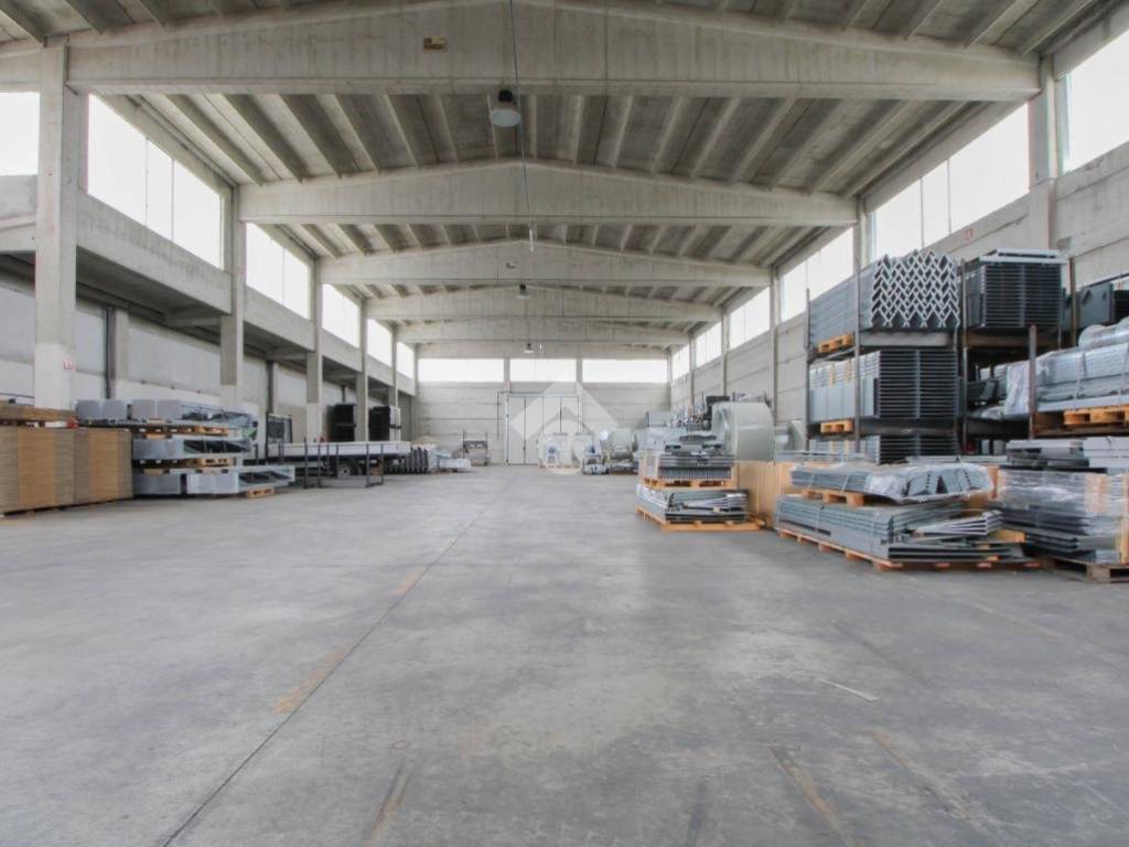 locale commerciale in affitto a Medolago