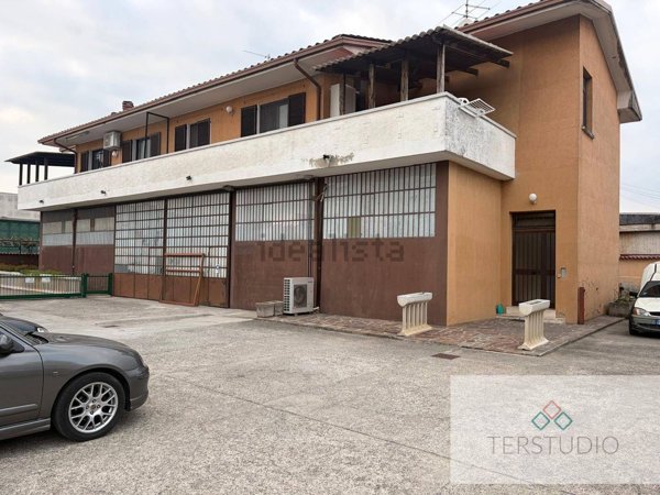 locale commerciale in affitto a Medolago in zona Torre