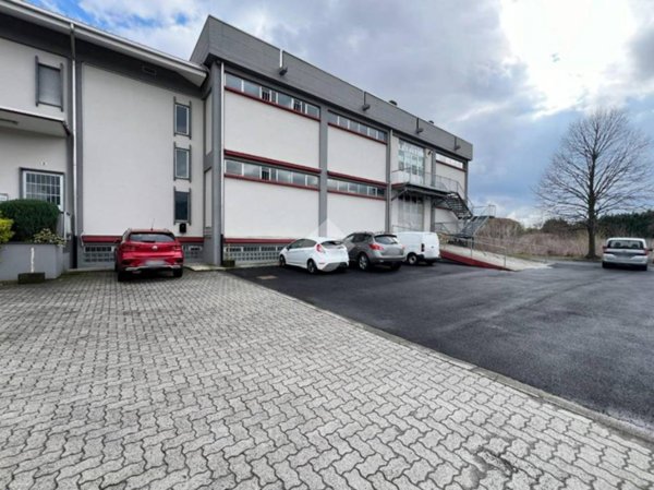 locale commerciale in affitto a Banchette