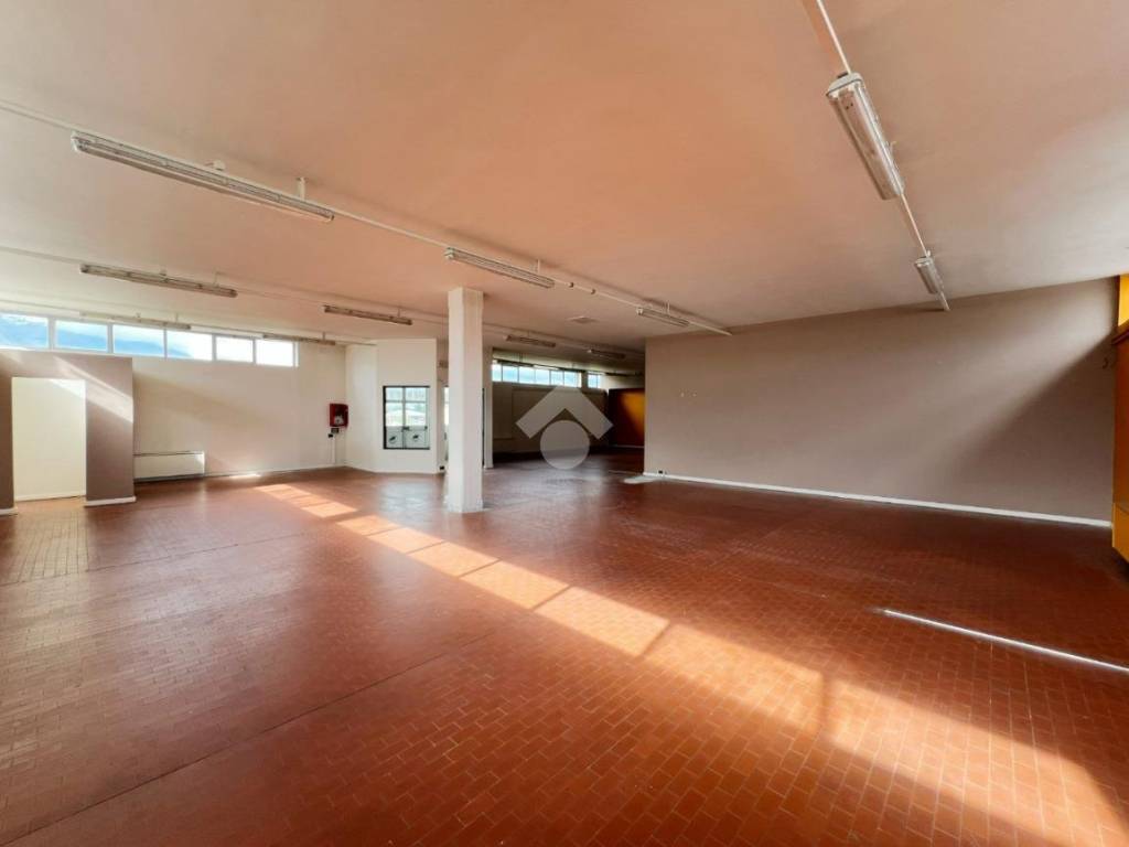 locale commerciale in affitto a Banchette