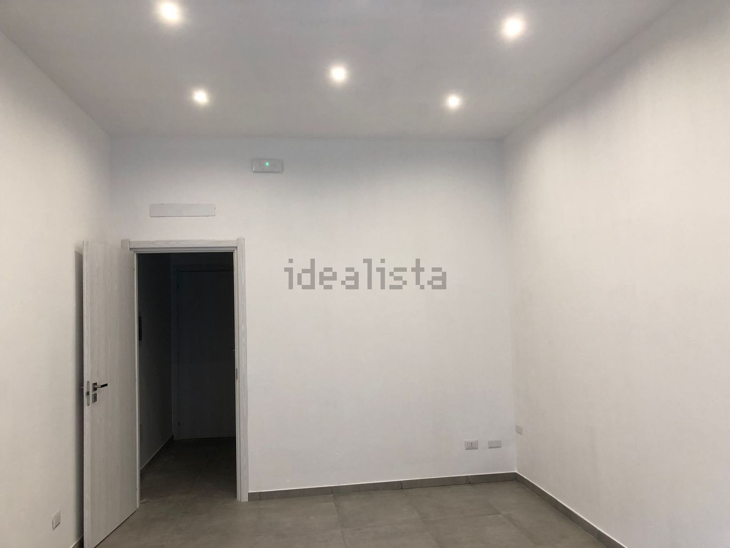 locale commerciale in affitto a Banchette