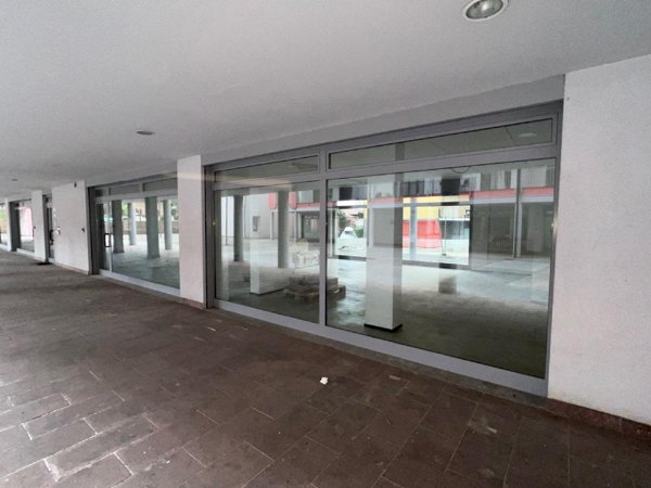 negozio in affitto a Banchette