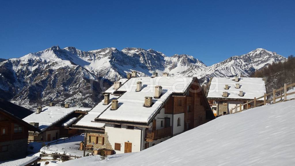 appartamento in affitto a Bardonecchia in zona Millaures