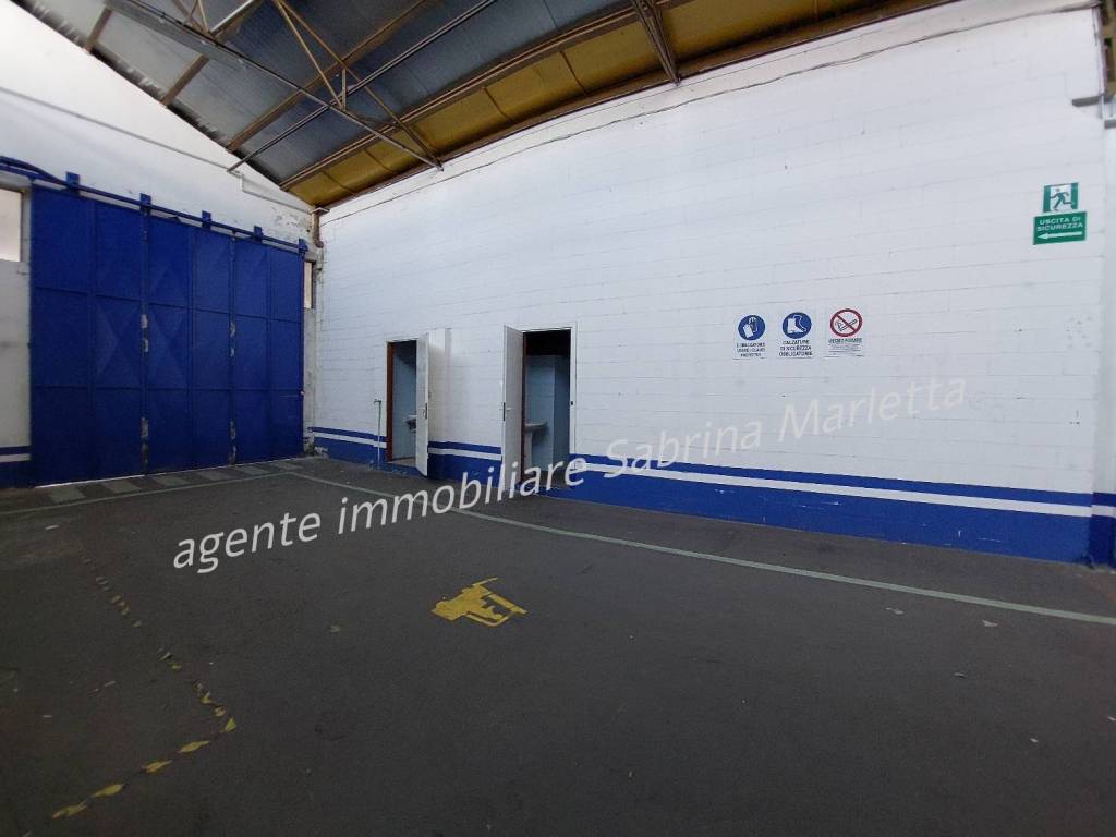 locale commerciale in affitto a Beinasco