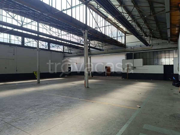 locale commerciale in affitto a Beinasco