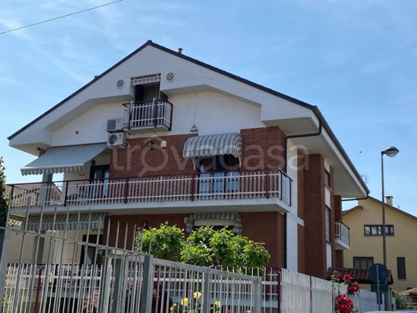 appartamento in affitto a Beinasco in zona Borgaretto