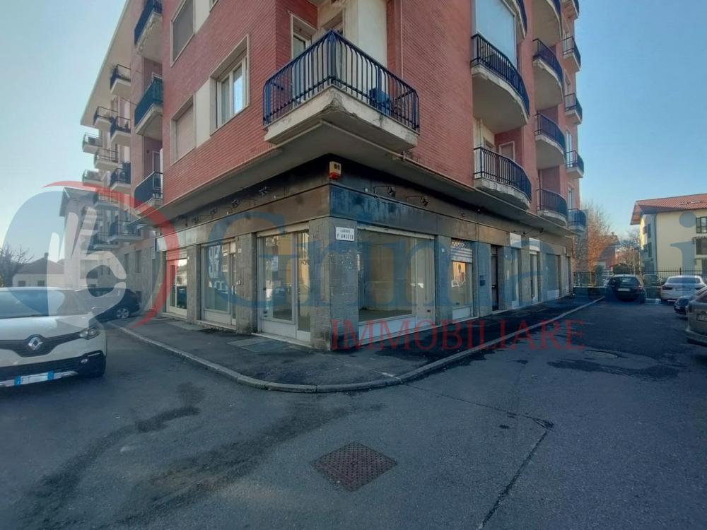 negozio in affitto a Beinasco