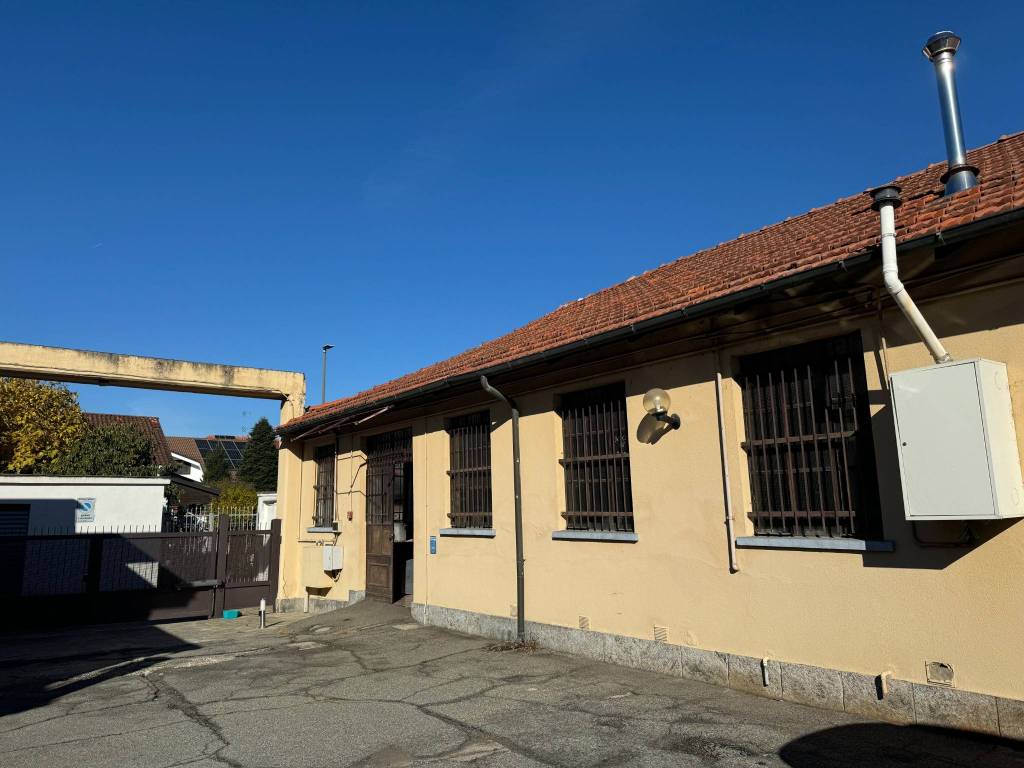 locale commerciale in affitto a Beinasco in zona Borgaretto