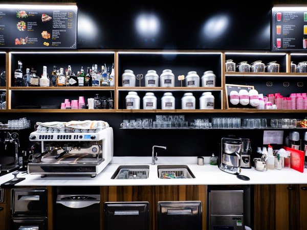 negozio in affitto a Beinasco in zona Fornaci