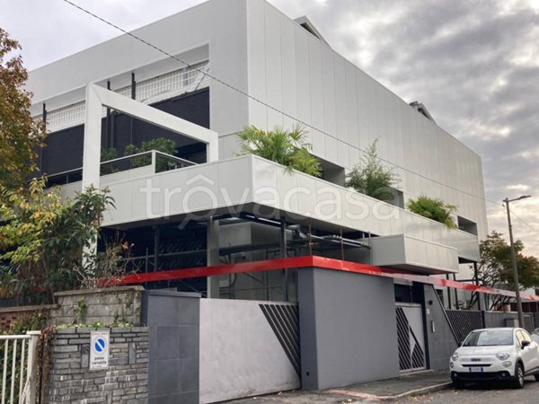 locale commerciale in affitto a Beinasco