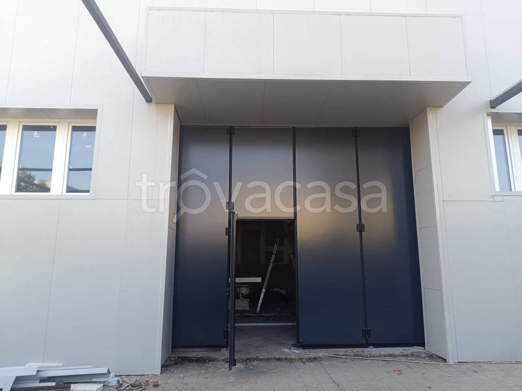 locale commerciale in affitto a Beinasco